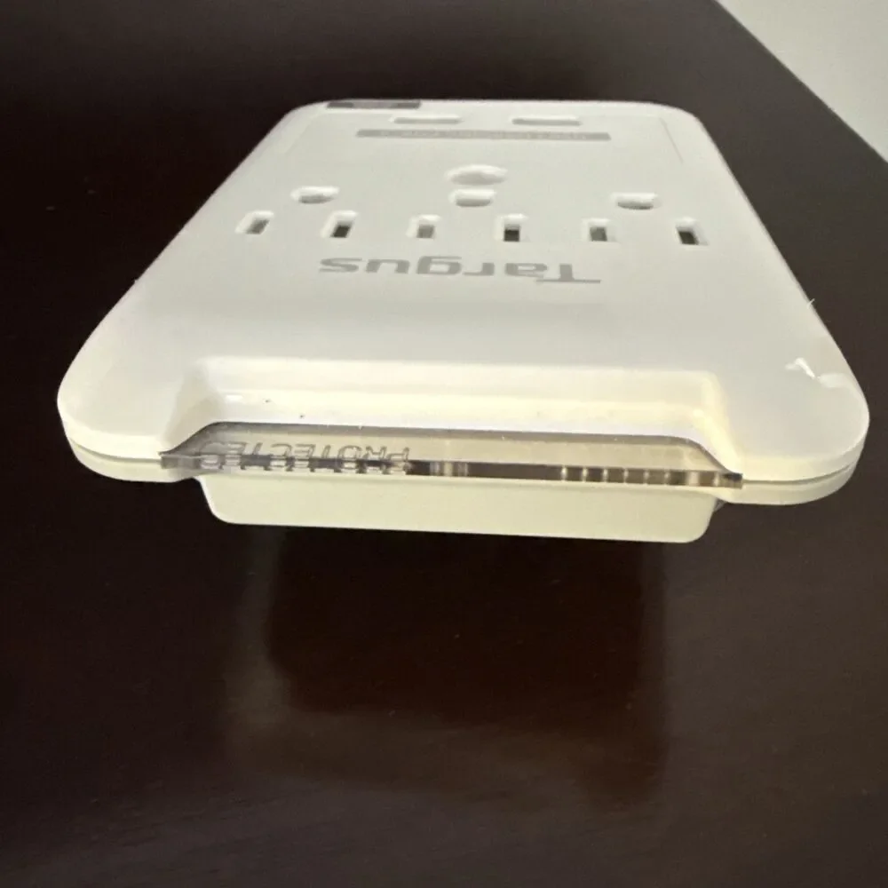 Targus Plug-N-Power Charging Station - 3 Outlets with 2 USB Ports  (APA21US)